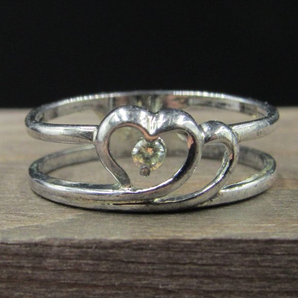 Jewelry - Size 7.75 Silver Tone Heart Love Crystal Band Ring Vintage